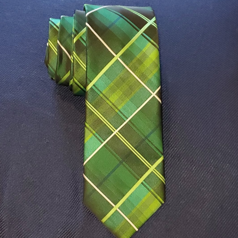 Arrow green tie